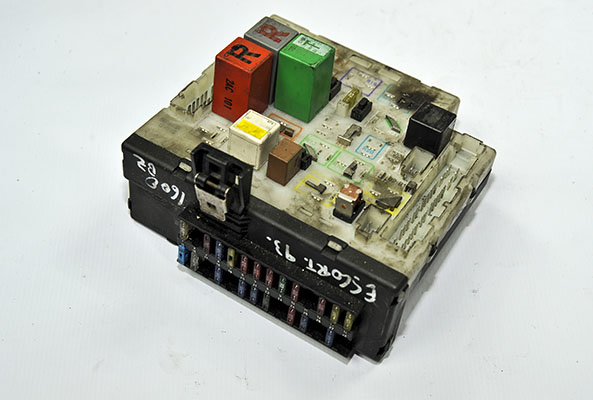 FORD TRANSİT 120 - 120 V ÇIKMA PARÇA SİGORTA TABLASI_6